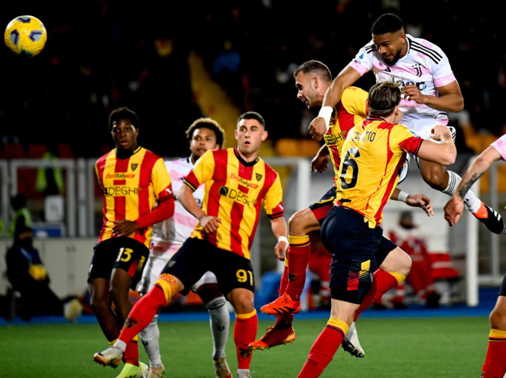 虎扑篮球- 葡超转会期走向成谜；萨克拉门托国王篮板制胜；信心回归；更衣室氛围转暖