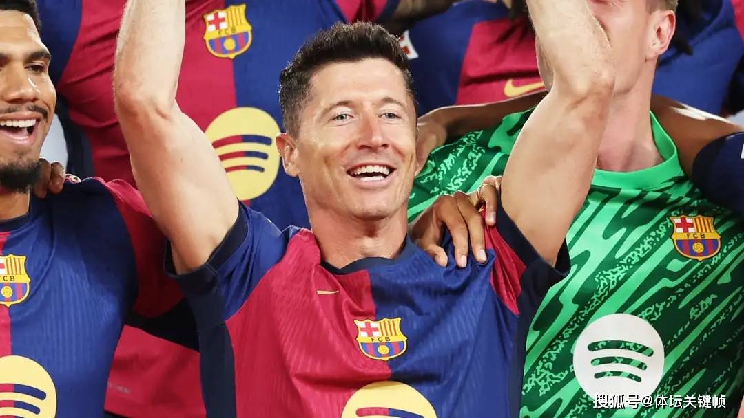 虎扑-莱万多夫斯基在澳大利亚队比赛中问鼎冠军，高光表现引发热议！的简单介绍